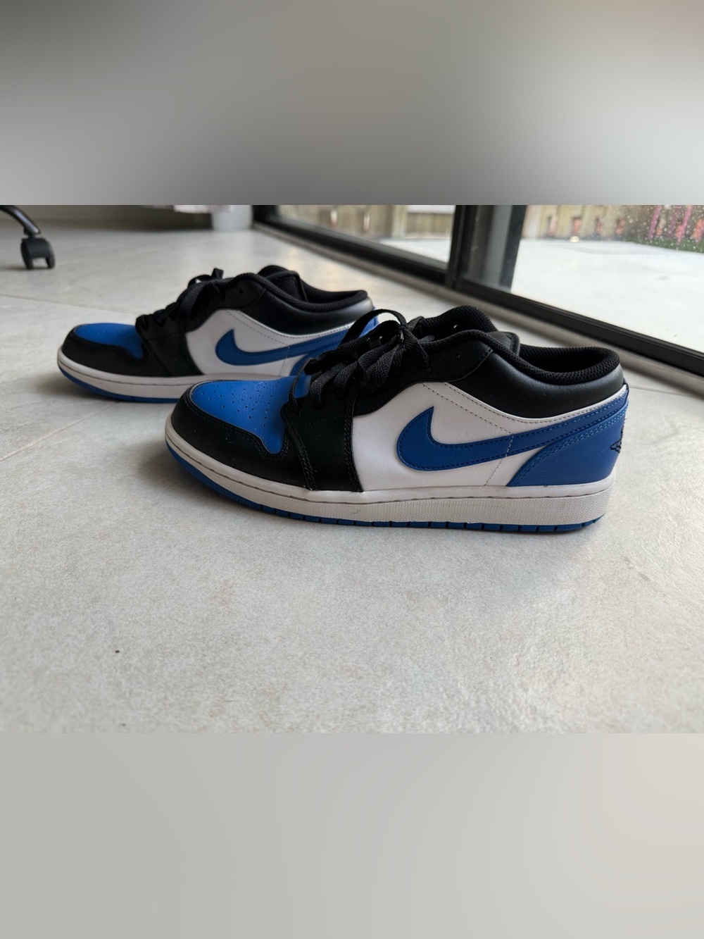 Nike Low-Top Sneakers in Royal Blue, Black & White